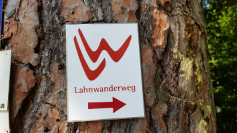 Von der Lahnquelle bis zur Mündung in den Rhein und zurück: die zertifizierte Route „Lahnwanderweg“ feiert ihr 10jähriges Bestehen. (Foto: Lahntal Tourismus Verband e.V.) Von der Lahnquelle bis zur Mündung in den Rhein und zurück: die zertifizierte Route „Lahnwanderweg" feiert ihr 10jähriges Bestehen. (Foto: Lahntal Tourismus Verband e.V.)