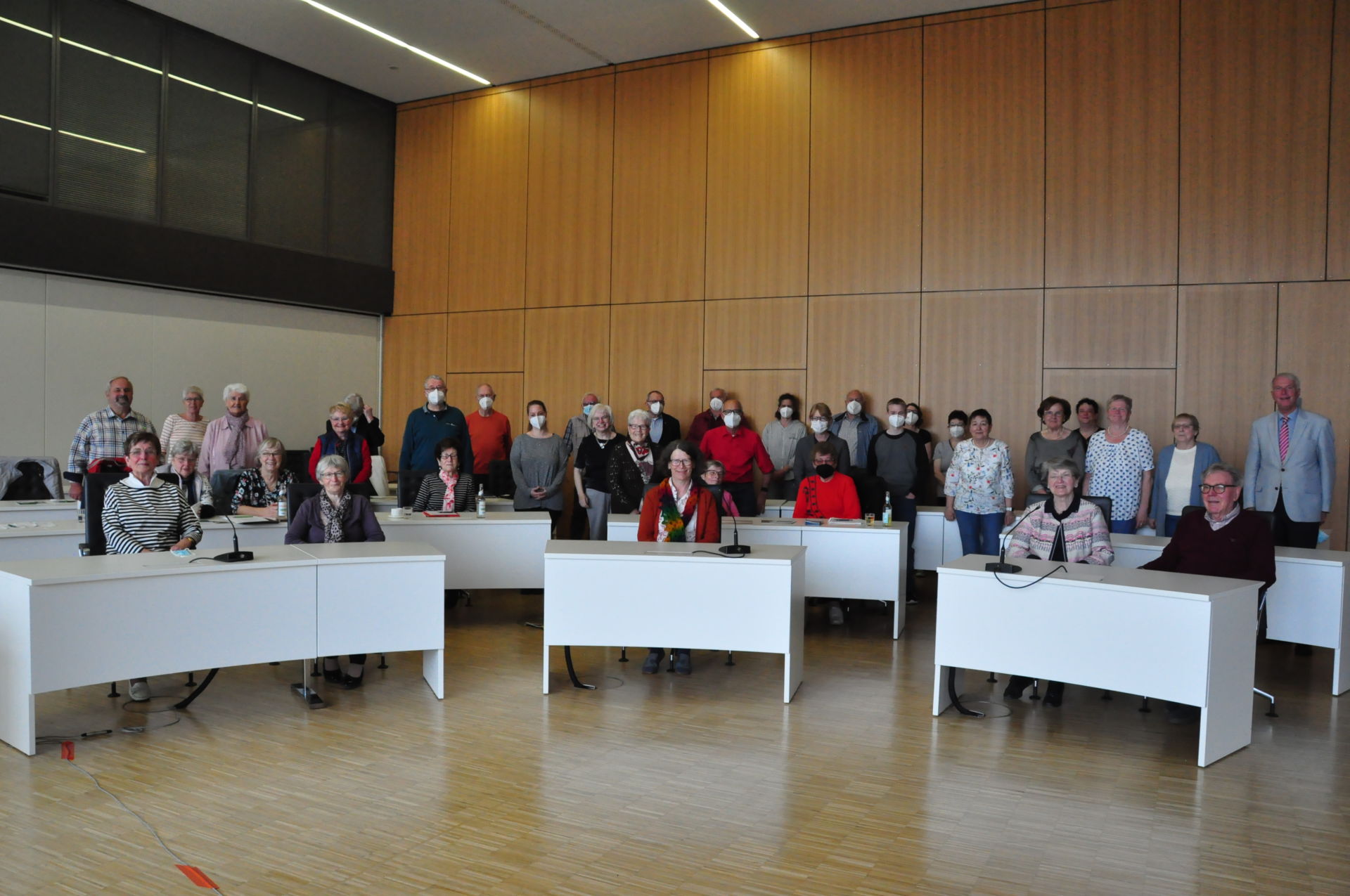 Zum ersten Mal seit 2019 haben sich die Seniorenvertretungen im Lahn-Dill-Kreis wieder in Präsenz getroffen. Treffpunkt war diesmal das Kreishaus in Wetzlar. Foto: Lahn-Dill-Kreis