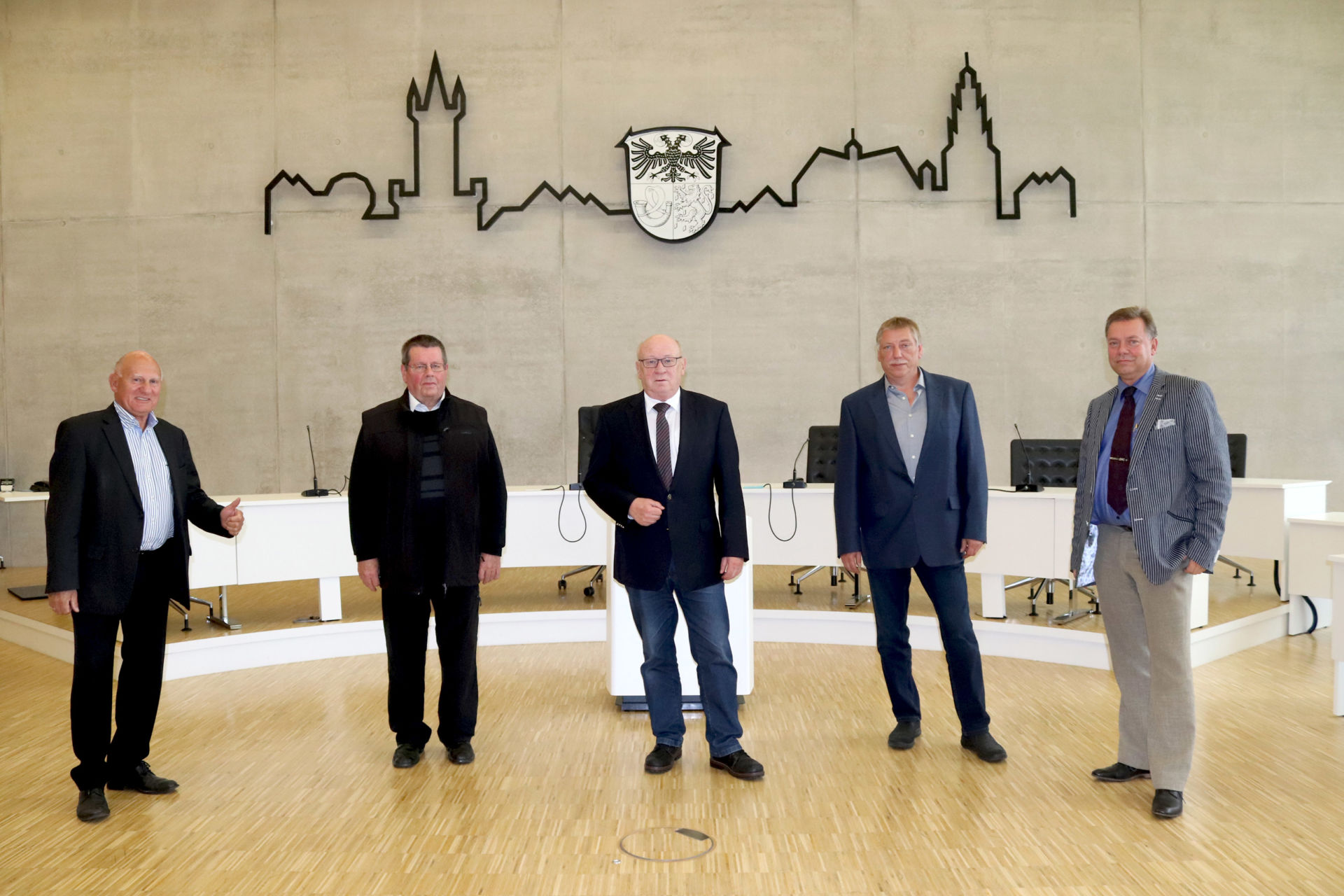 Von links: Ralf Koch, Martin Seidel, Wolfgang Schuster, Alexander Neul und Reinhard Strack-Schmalor sind sich einig (Foto: Lahn-Dill-Kreis)