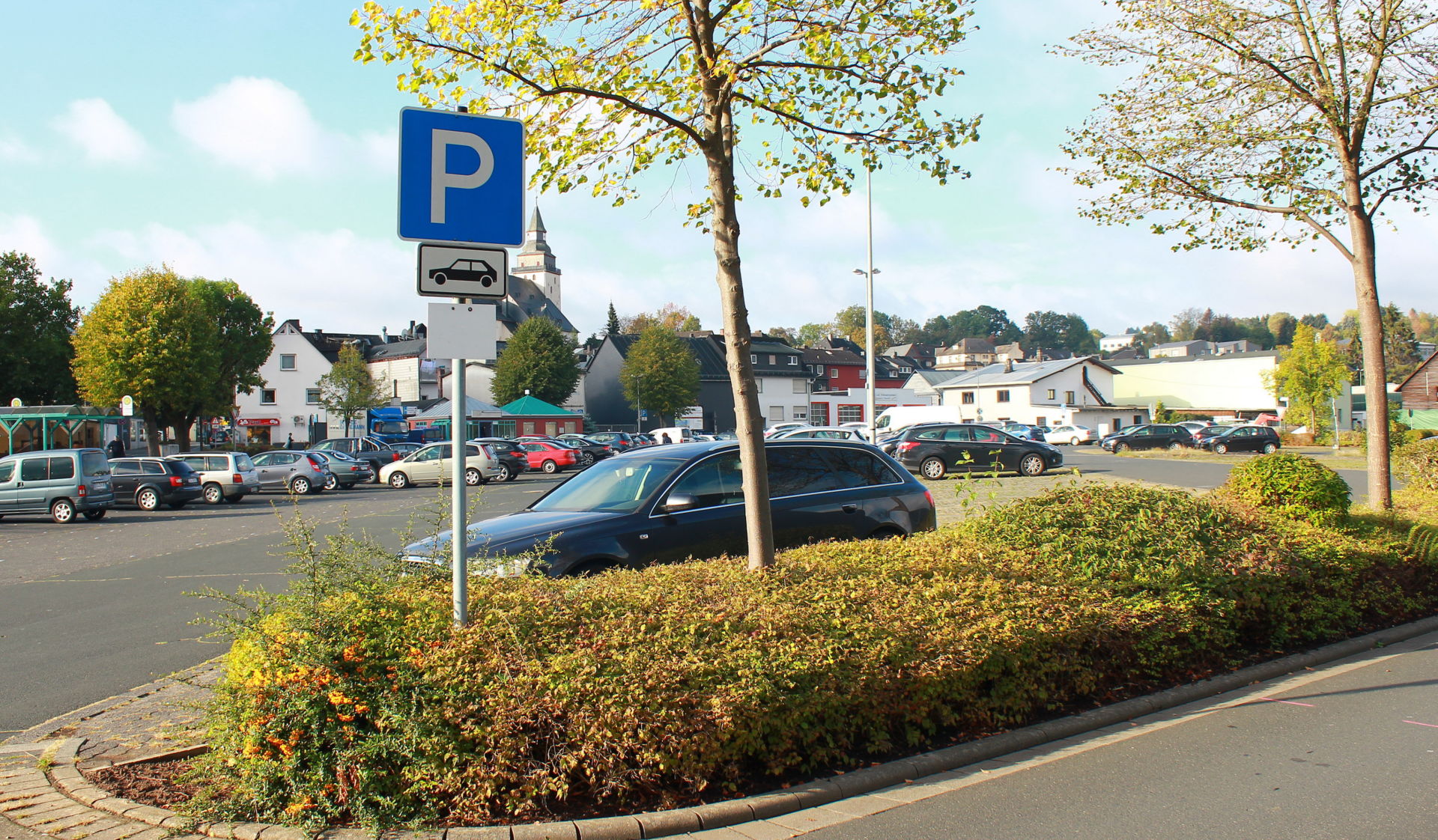 Auf dem Paradeplatz in Haiger entsteht ab dem 28. November 2022 eine neue Unterkunft für geflüchtete Menschen. Foto: Stadt Haiger