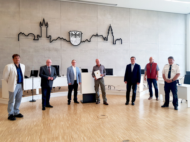 Von links: Dr. Andreas Schwarze, Landrat Wolfgang Schuster, Heiko Olles, Dr. med. Horst Klewer, Erster Kreisbeigeordneter Roland Esch, Wolfgang Blicker, Kreisbrandinspektor Rupert Heege Foto: Lahn-Dill-Kreis