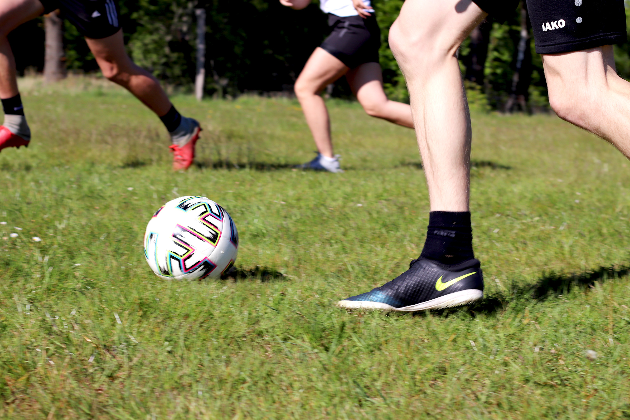 Zum ersten deutschlandweiten Trikottag sind alle Sportvereinsmitglieder aufgerufen, auf Arbeit, in der Schule oder an anderen öffentlichen Stellen, ihr Trikot zu tragen. Foto: Lahn-Dill-Kreis
