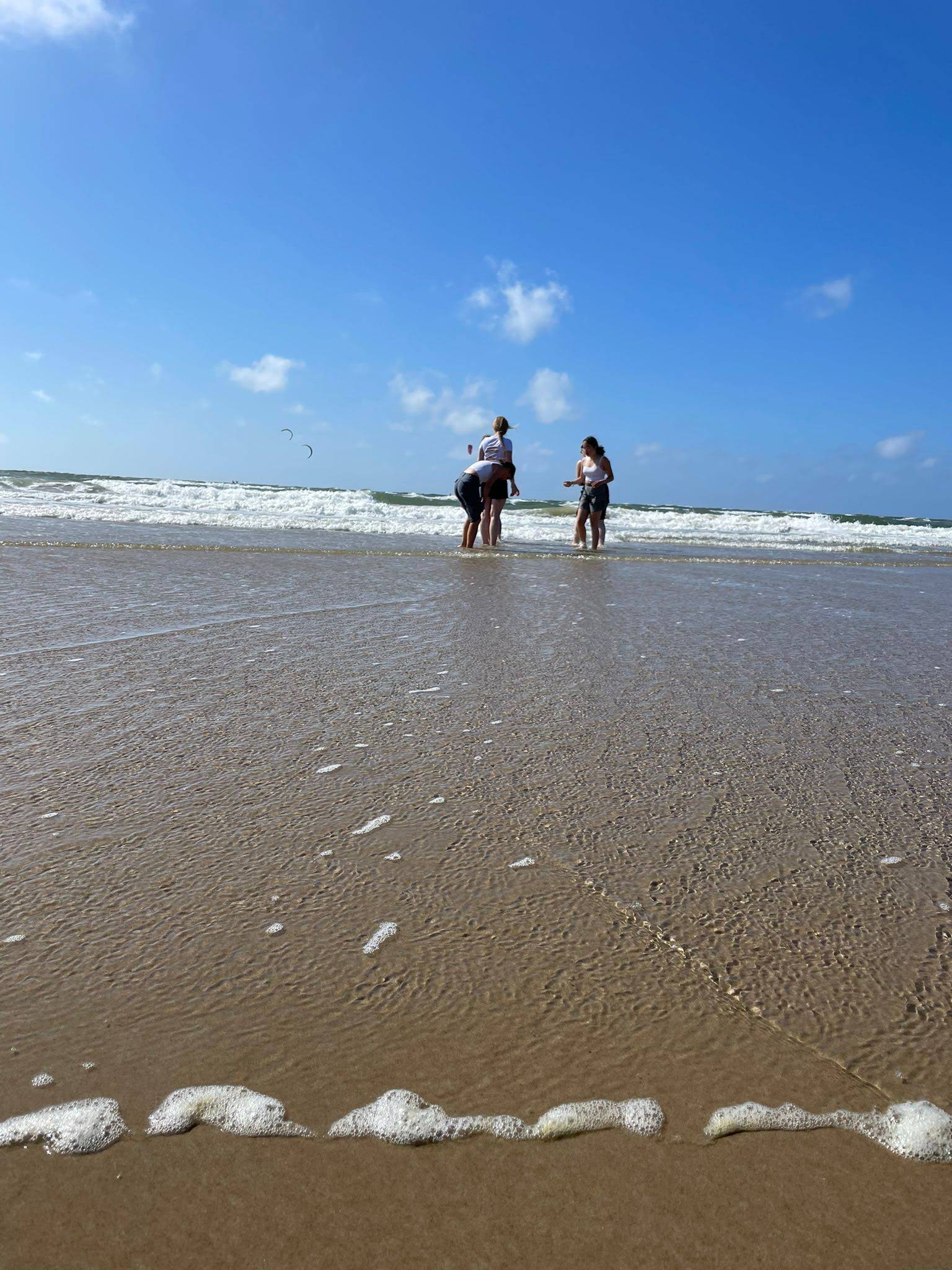 Entspannende Tage am Meer, Bauernhofabenteuer, Entdeckungen in der Stadt: Mit der Jugendförderung des Lahn-Dill-Kreises können Kinder und Jugendliche viel Neues erleben in den Ferien 2024. Foto: Lahn-Dill-Kreis/Jugendförderung