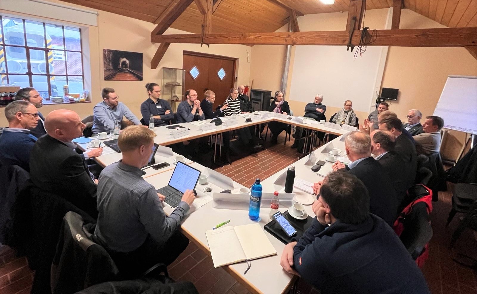 Mehr als 20 Expertinnen und Experten kamen zum Informationsaustausch rund um die regionalen Potentiale der Geothermie. Foto: Lahn-Dill-Kreis/Sophia Wilhelm