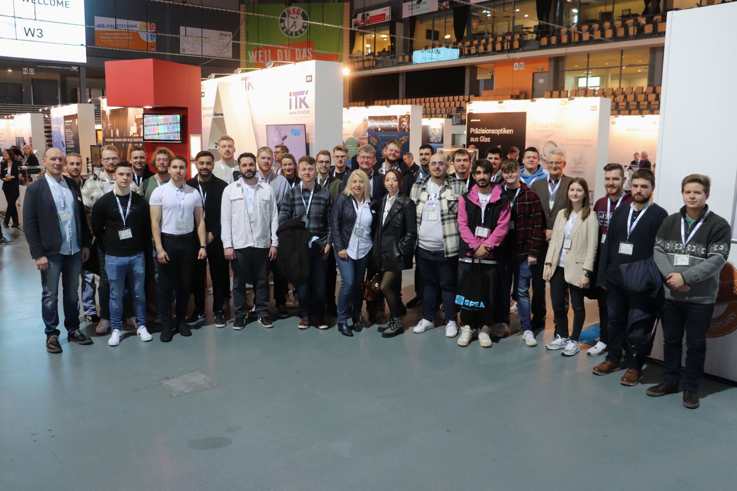 Auf der Messe konnten die Schülerinnen und Schüler viele Einblicke in ihre eigenen und in neue Branchen gewinnen. Foto: Lahn-Dill-Kreis/Marie-Therese Koch