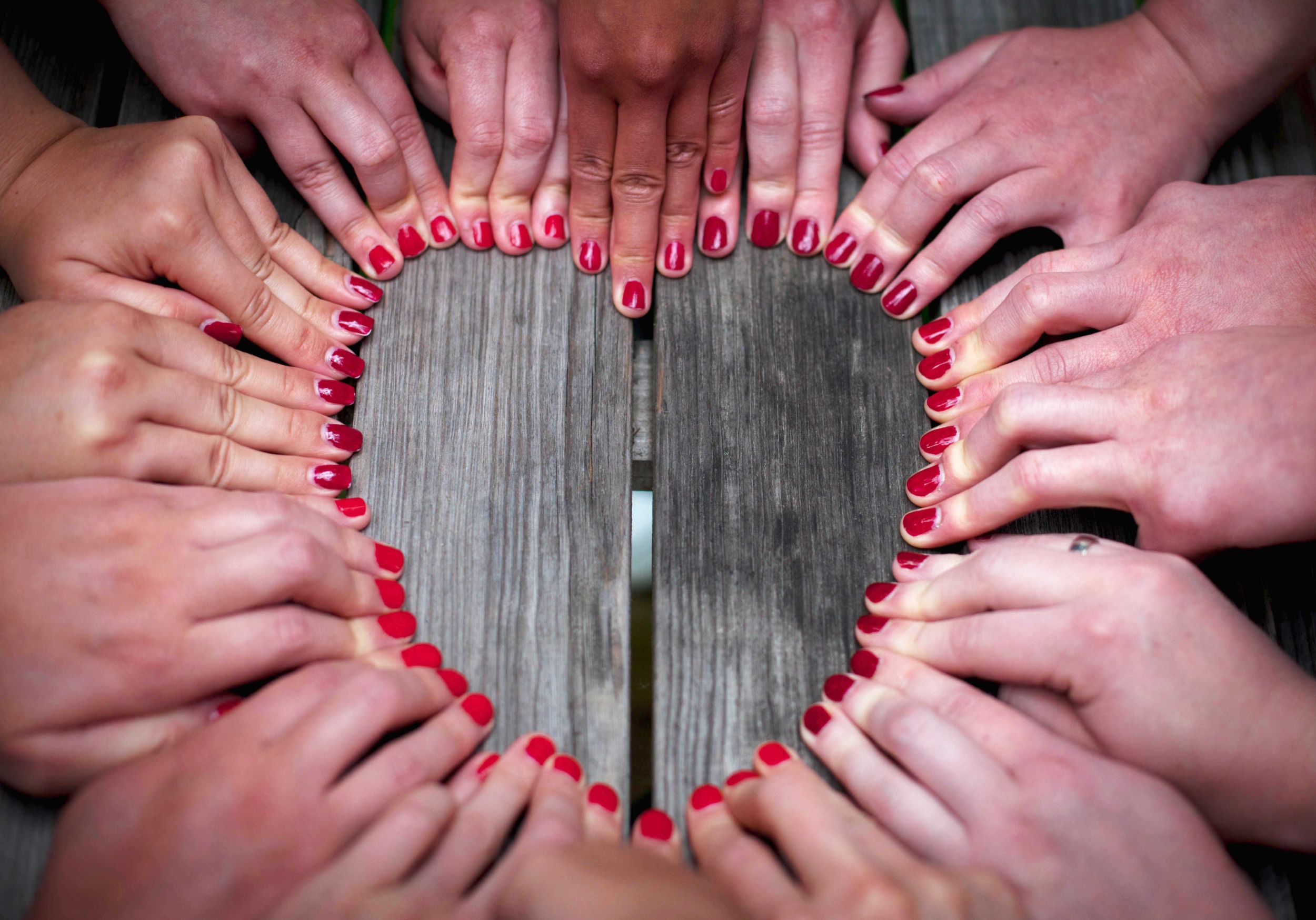 Symbolbild Hände, die ein Herz formen. Foto: Lahn-Dill-Kreis