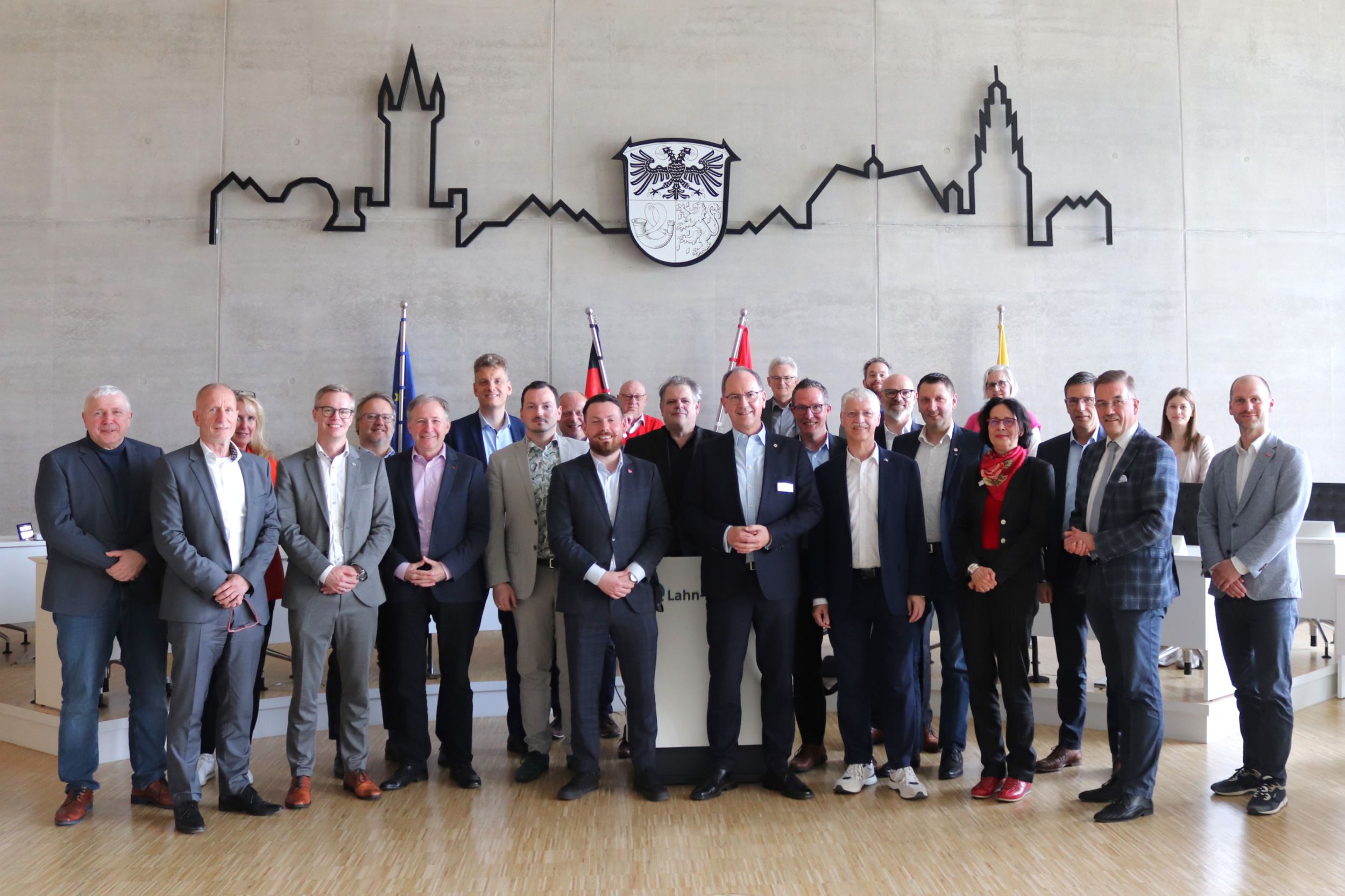 Viele verschiedene Vertreterinnen und Vertreter der regionalen Wirtschaft und Politik kamen beim Wirtschaftsdialog zusammen. Foto: Lahn-Dill-Kreis/Marie-Therese Koch