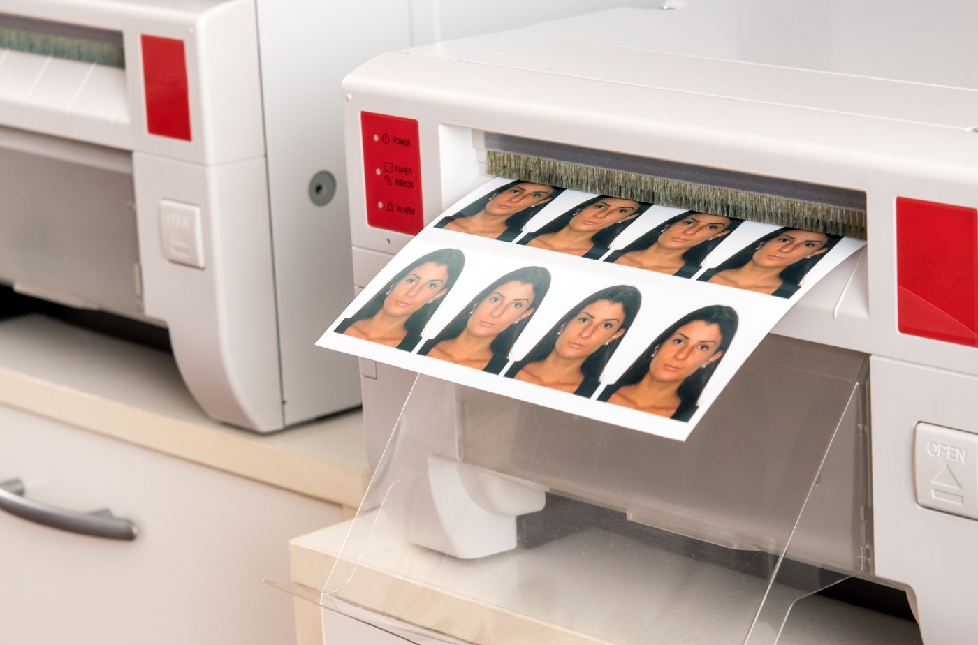 Ab sofort sind digitale Lichtbilder für den Aufenthaltstitel notwendig. Foto: photology2000 via canva.com