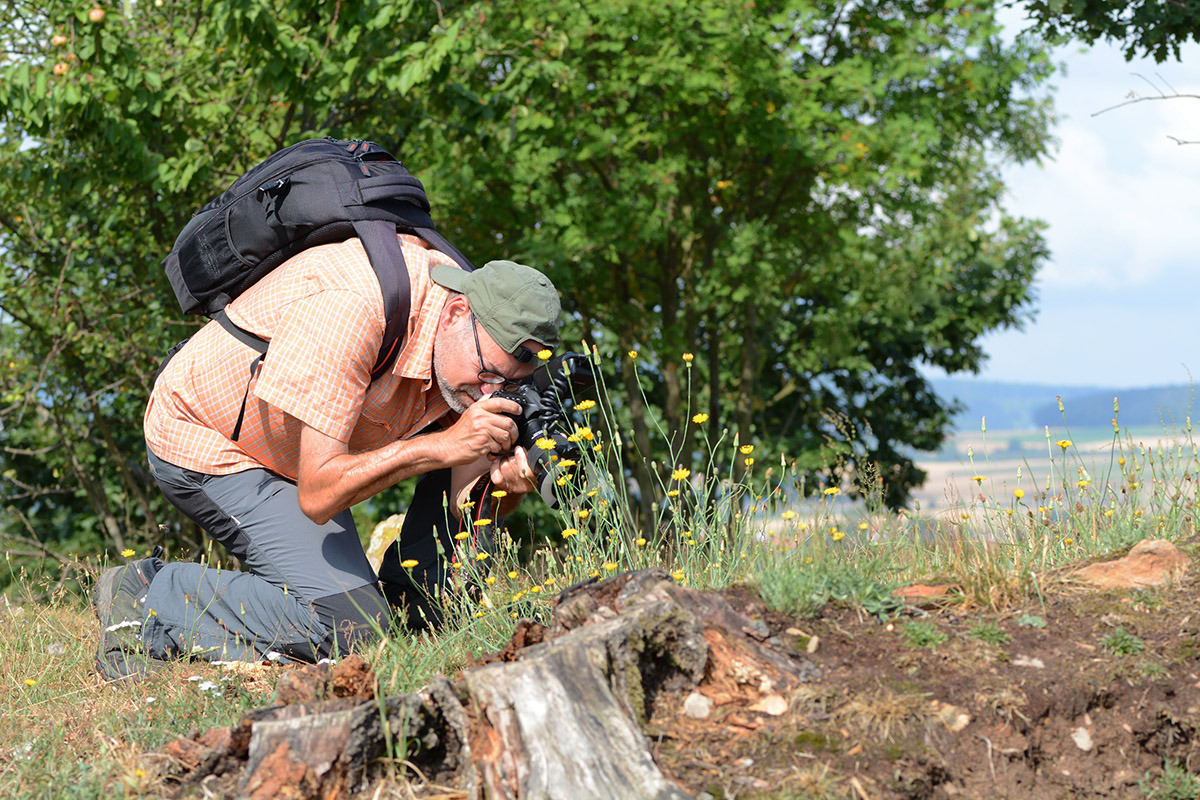Volkmar Nix hat sich beim Fotografieren auf Natur und Insekten spezialisiert. Foto: Stella Mielke