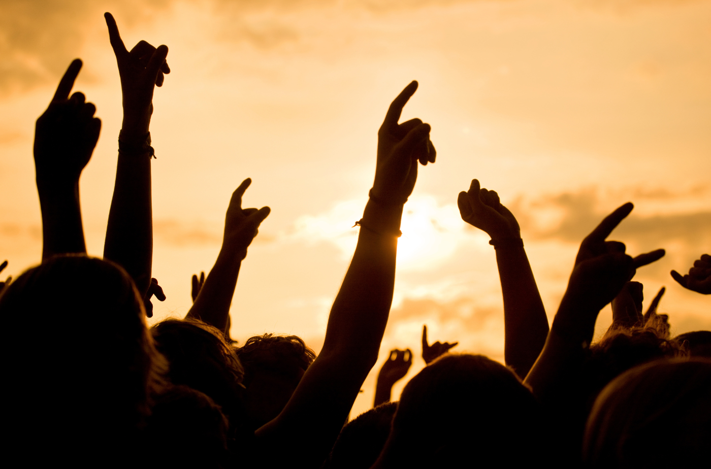 Fotos zum Download für HP Mit dem GEMA-Pakt werden Vereine bei Veranstaltungen, bei denen Musik spielt, entlastet. Foto: Nikada von Getty Images Signature via canva.com