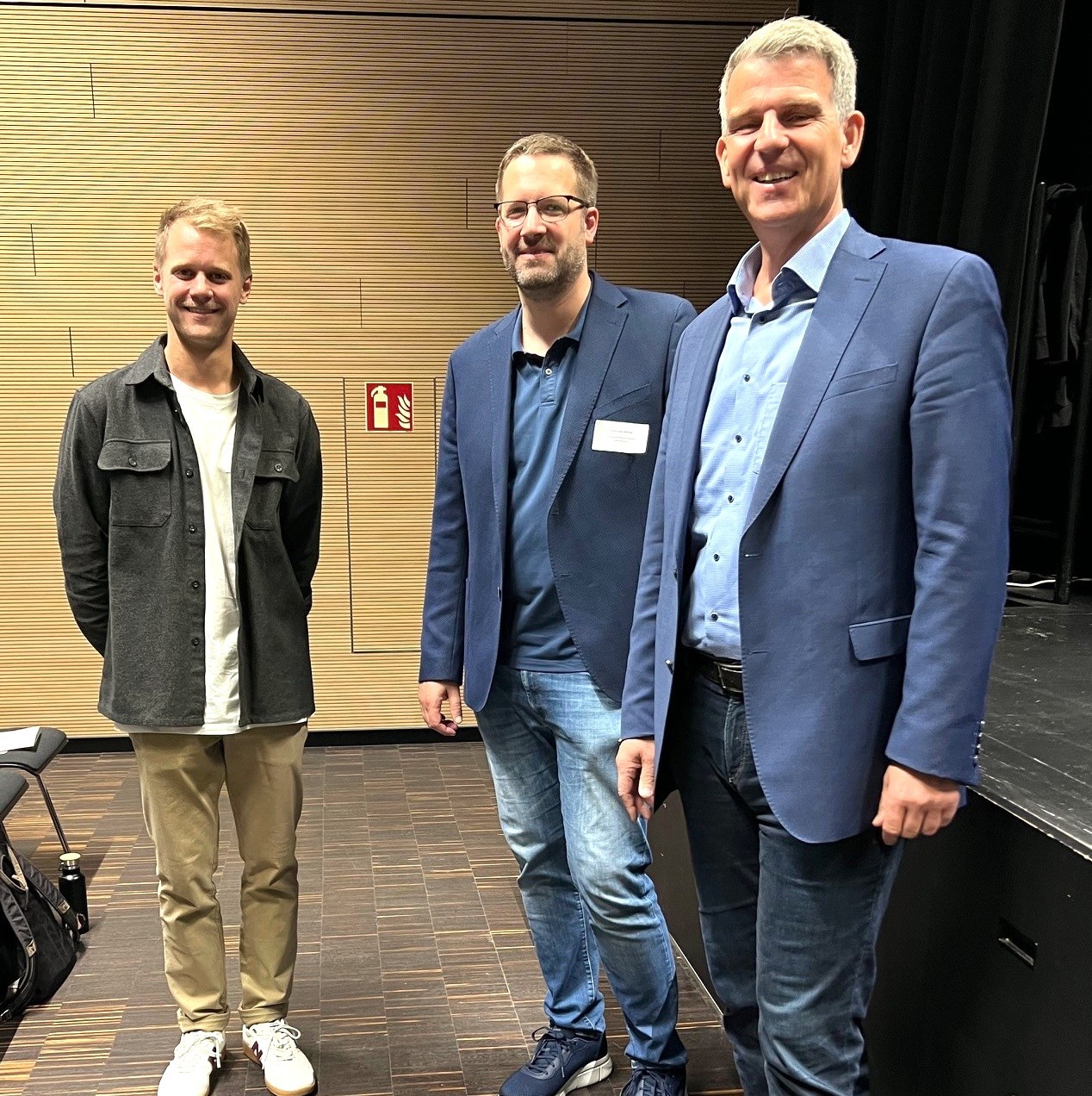Julian Schnaubelt, Christian Müller und Frank Inderthal freuen sich über das vielseitige Programm der Kreis-Gesundheitskonferenz zum Thema „Gesund aufwachsen – Präventionsketten Lahn-Dill: Psychische Gesundheit von Kindern im Fokus“. Foto: Lahn-Dill-Kreis