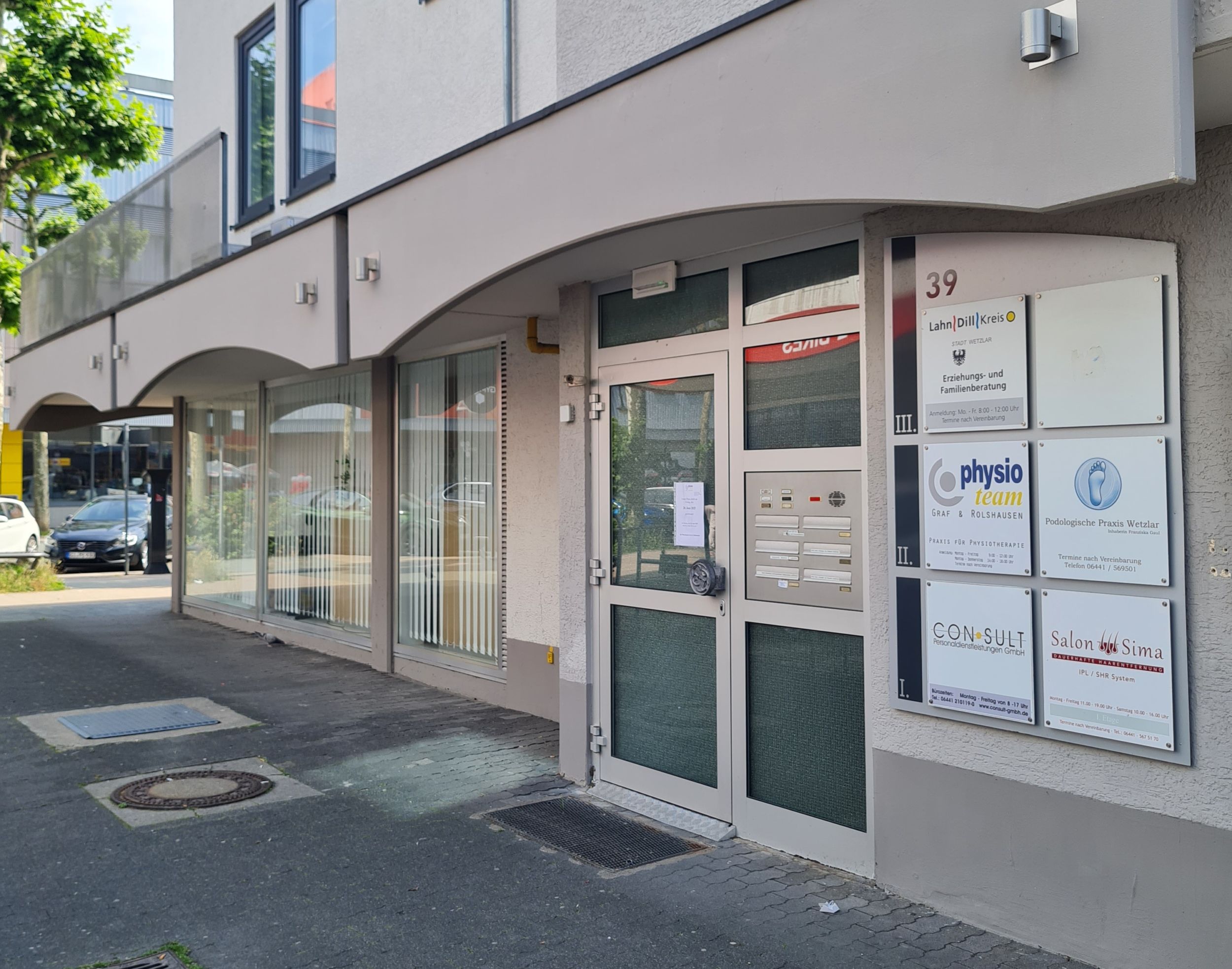 Außeneingang Erziehungs- und Familienberatung. Foto: Lahn-Dill-Kreis