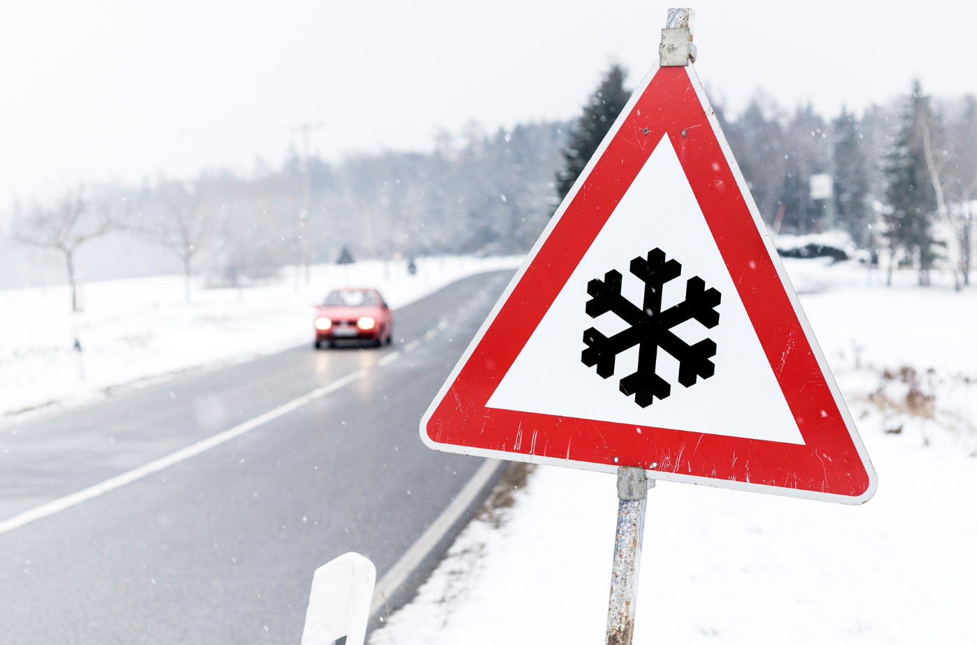 Symbolbild Schnee und Verkehr. Foto: Foto ollo von Getty Images Signature via Canva.com