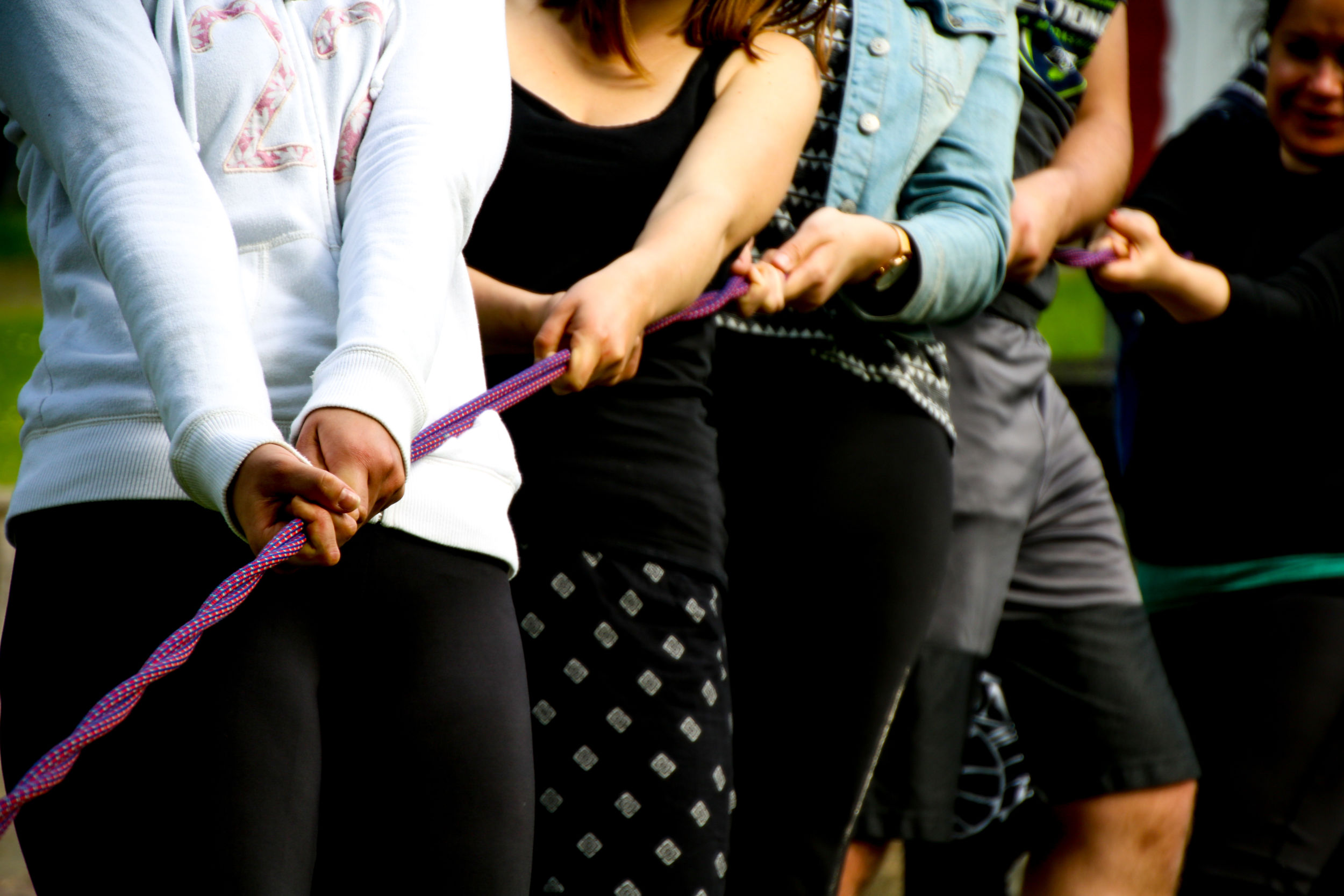 Gemeinsam an einem Strang ziehen – Die Workshops des Jugendbildungswerk schweißen zusammen. Foto: Lahn-Dill-Kreis