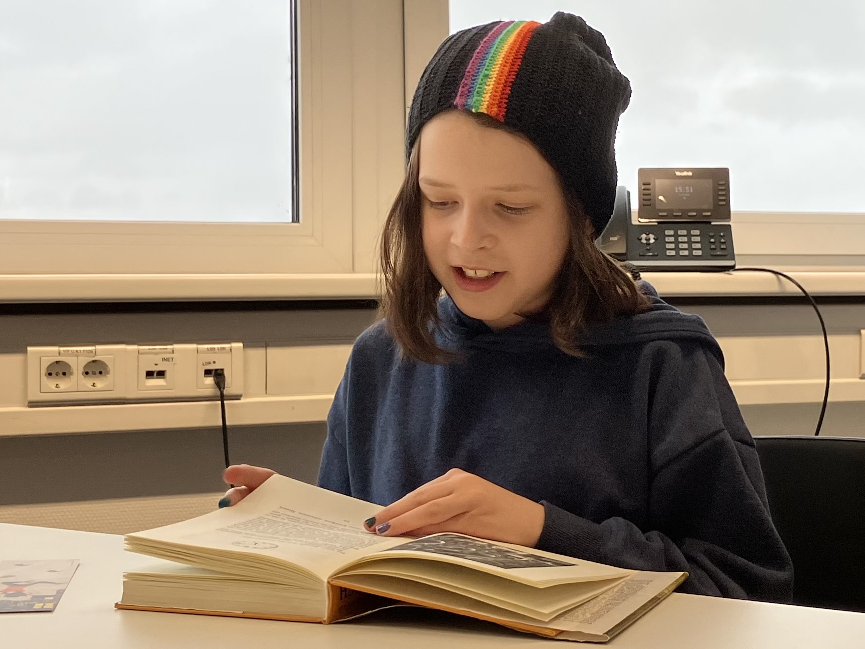 057_1 Vorlesewettbewerb Milena Wagner Milena Wagner liest in Runde 1 aus Michael Endes „Der satanarchäolügenialkohöllische Wunschpunsch“. Foto: Lahn-Dill-Kreis