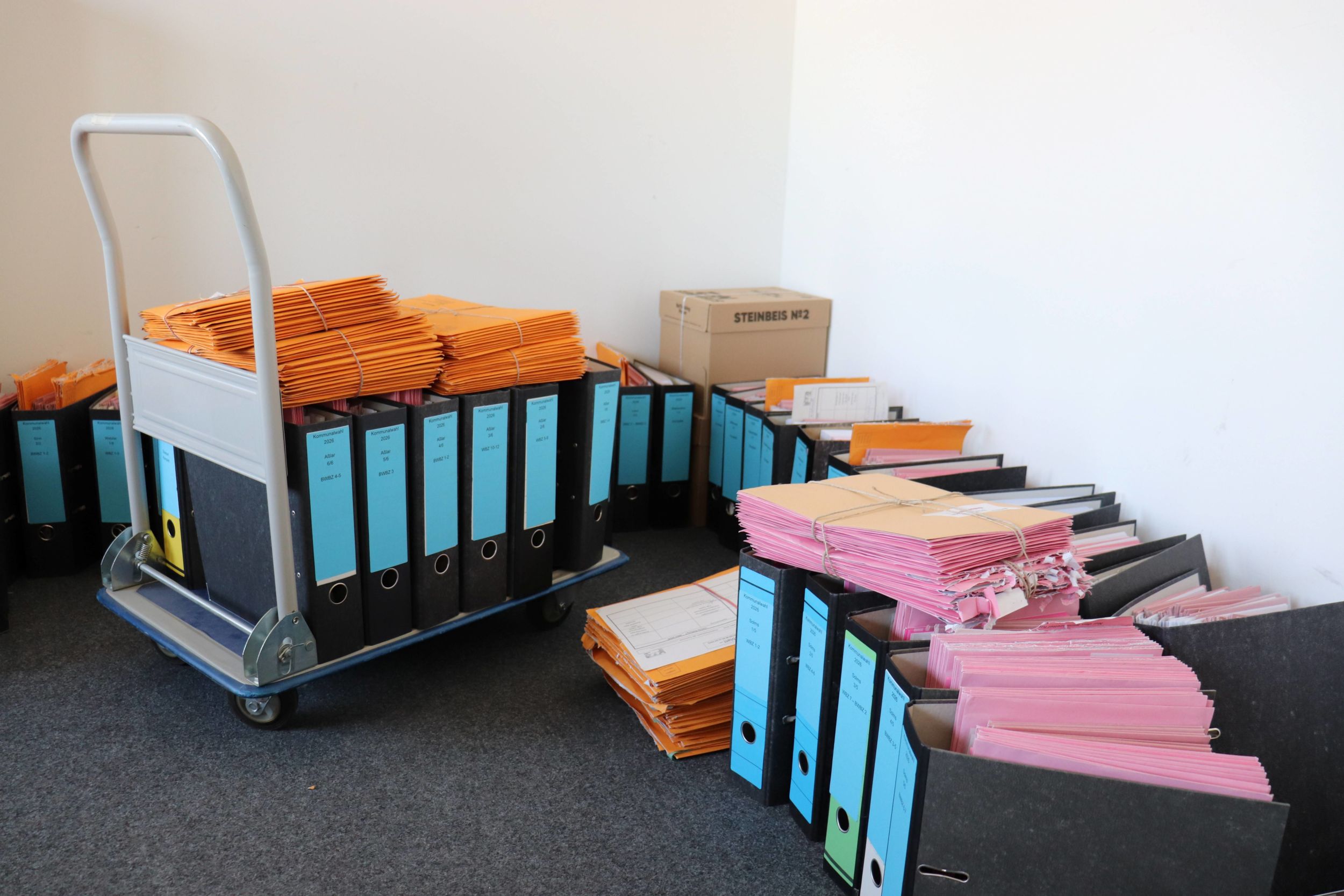 059_2_Stimmzettel, Endgültiges Wahlergebnis, Kommunalwahl 2026 Ausgezählt: Die Stimmen von 98.346 Personen, die am 15. März 2026 bei der Kreistagswahl gewählt haben, wurden ausgezählt und durch den Kreiswahlausschuss offiziell bestätigt. Fotos: Lahn-Dill-Kreis