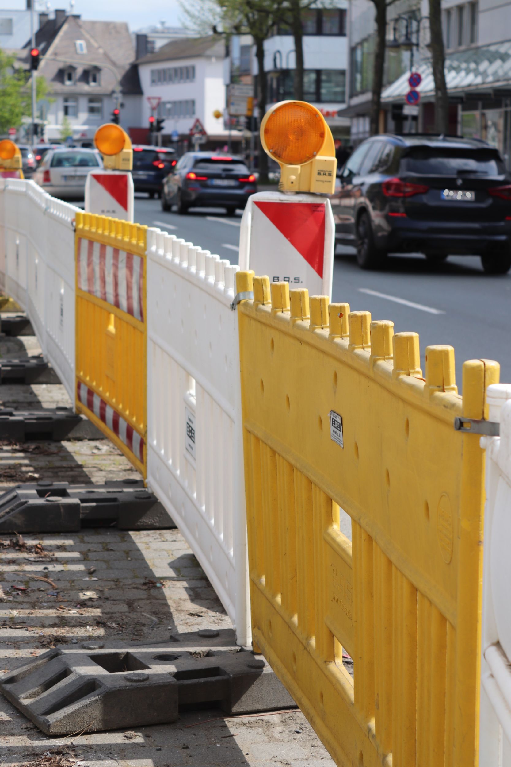 Symbolbild Baustelle_MNA (1) Schadstellenbeseitigung an der Kreisstraße 71 (Schönbacher Straße) in Breitscheid. Foto: Lahn-Dill-Kreis