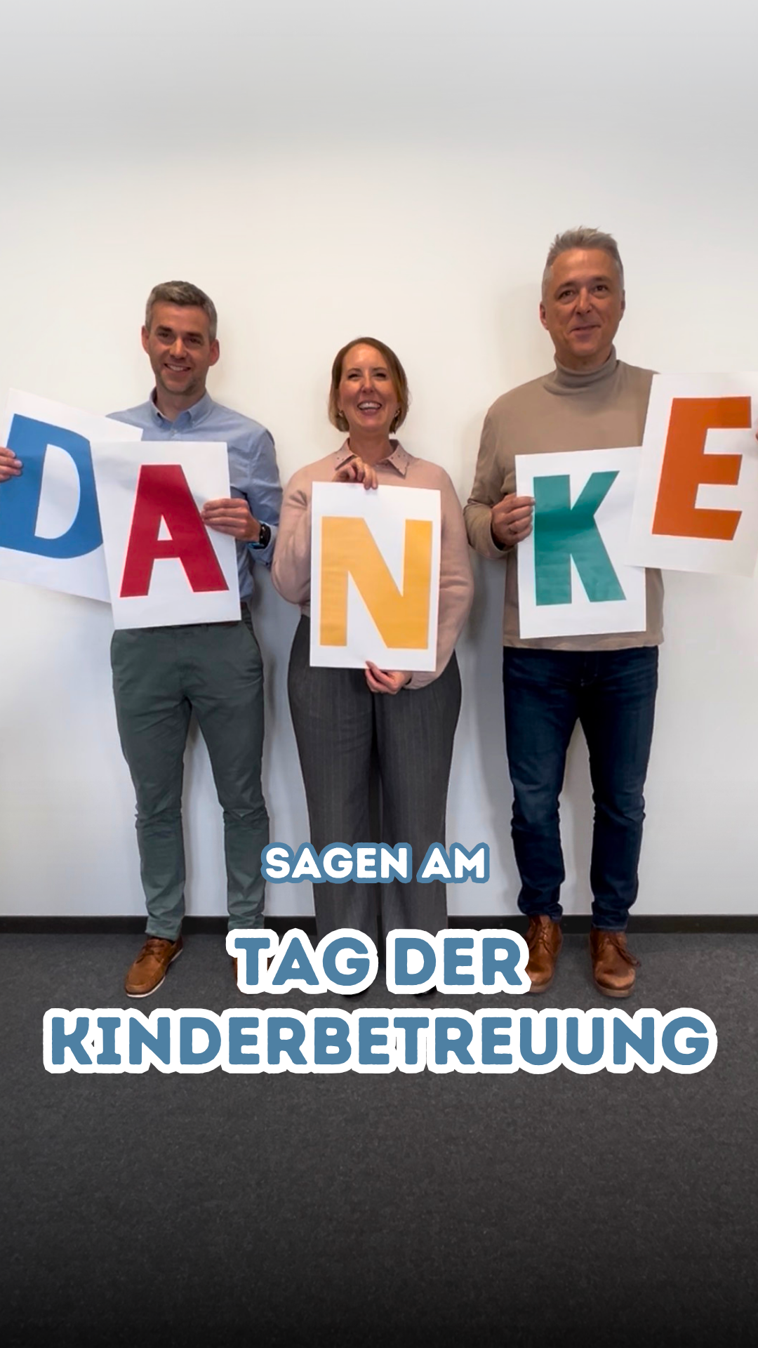 Andreas Dills, Dr. Rebecca Neuburger-Hees und Torsten Menges (v. l. n. r.) bedanken sich schon eine Woche vorab auf den Social-Media-Kanälen des Kreises und rufen zum „Danke sagen“ am Tag der Kinderbetreuung auf. Foto/Video: Lahn-Dill-Kreis