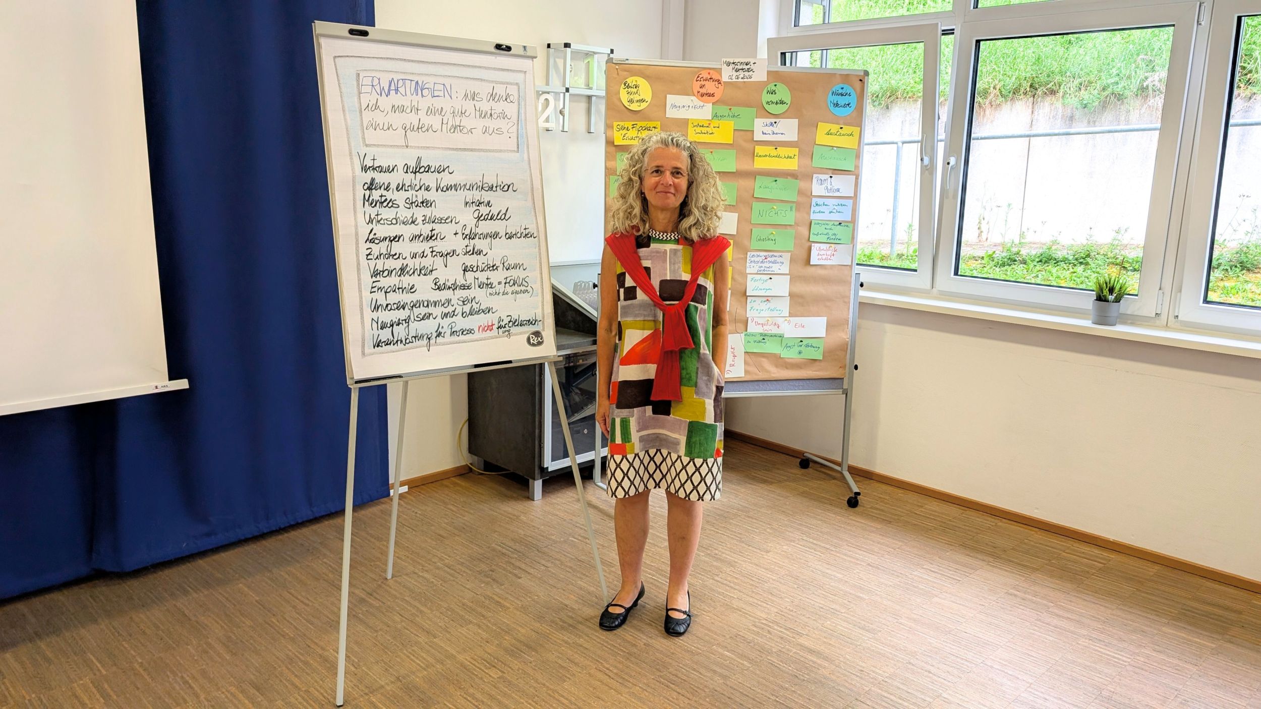 Nathalie Krahé bereitete die Mentorinnen und Mentoren sowie die Mentees in einem Seminar auf ihre Rolle und den Programmablauf vor. Foto: Lahn-Dill-Kreis