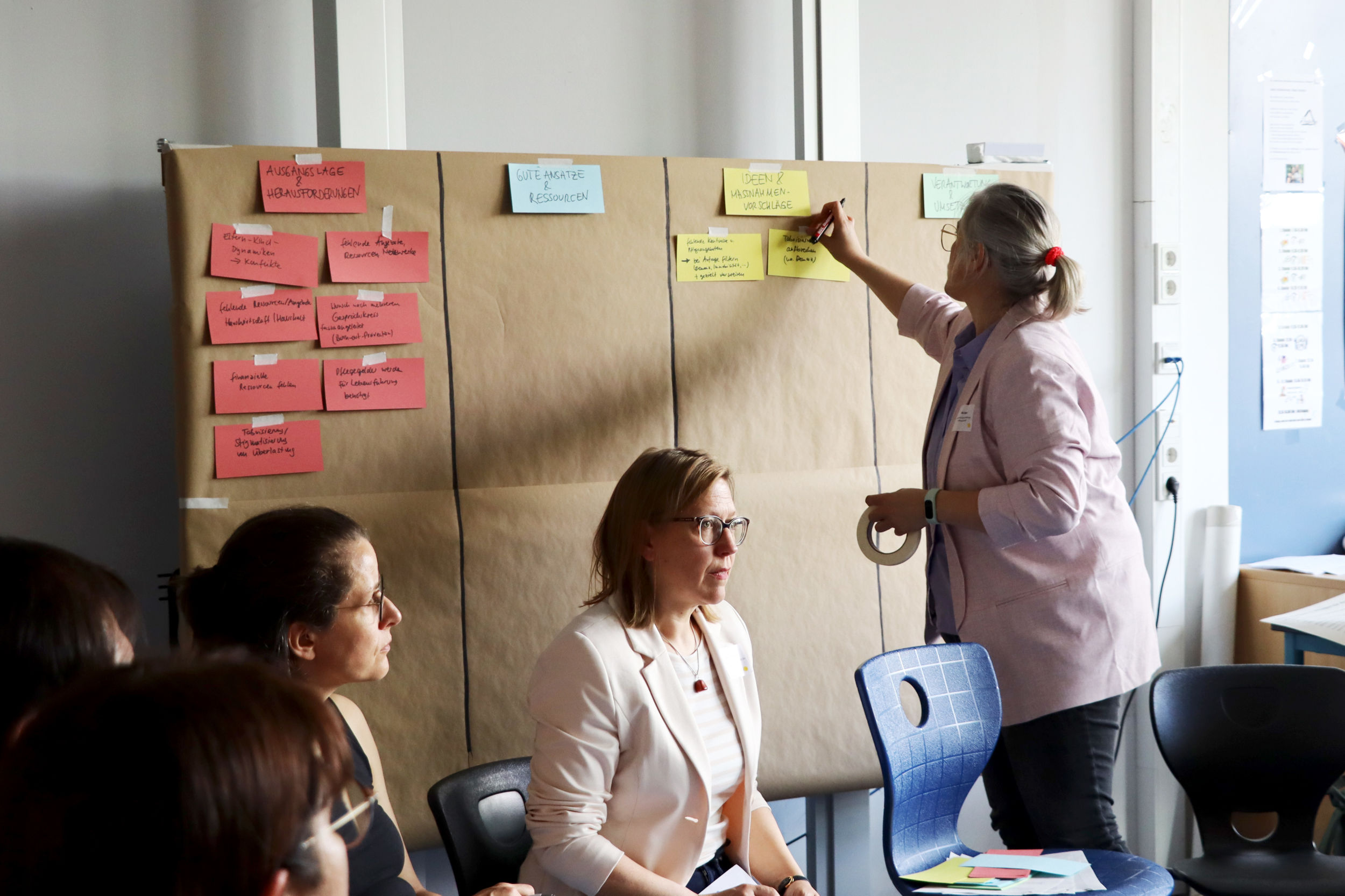 108_4_Gesundheitskonfrenz 2026.JPG In der Workshopphase tauschten sich die Teilnehmenden in drei Themengruppen über die Pflege von Angehörigen, Bewegungsförderung und soziale Teilhabe sowie über die Frage, wie man Isolation im Alter vermeiden kann aus. Fotos: Lahn-Dill-Kreis
