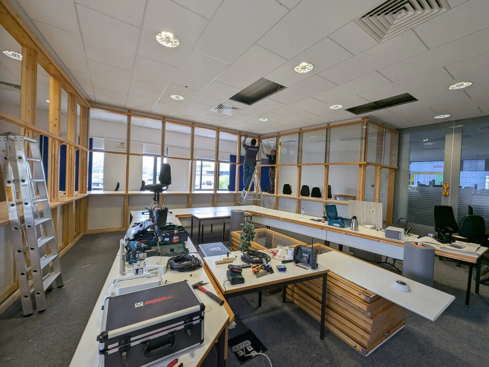 176_3_Rückbau alter Stabsraum Der alte Stabsraum wurde in Eigenregie zurückgebaut und durch den neuen Stabsraum mit modernster Technik ersetzt. Foto: Lahn-Dill-Kreis