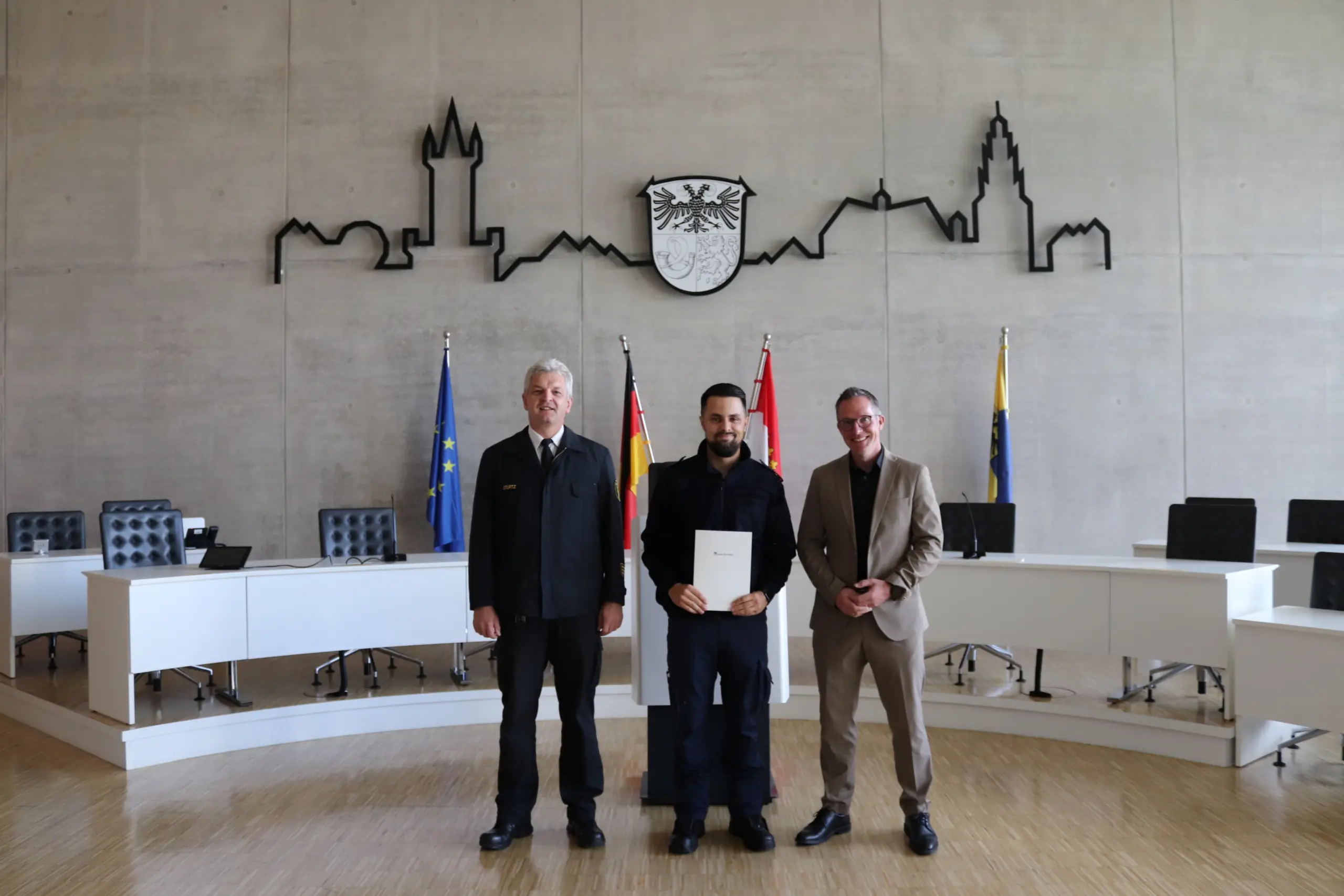 IMG_178 Robin Langer aus Solms wird für weitere vier Jahre zum Organisatorischen Leiter Rettungsdienst (OLRD) des Lahn-Dill-Kreises berufen. Foto: Lahn-Dill-Kreis